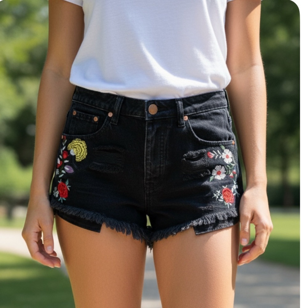 Signature shorts embroidered